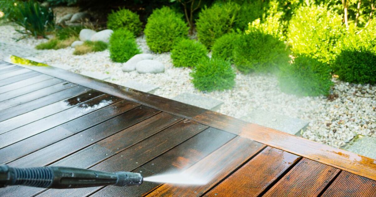 What Are the Benefits of Power Washing Your Charlotte Deck and Patio?