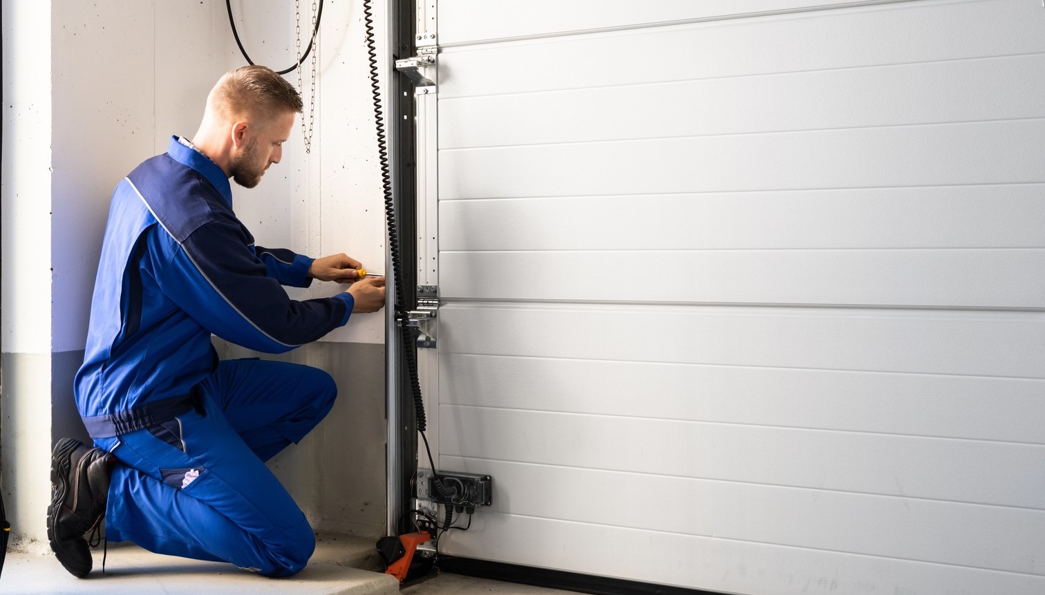 How to Choose the Best Garage Door Repair Service in Woodinville